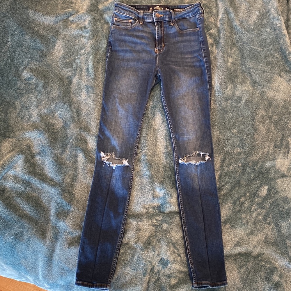 Medium wash high-rise super skinny Hollister classic stretch jean. Size 3 R/ 26